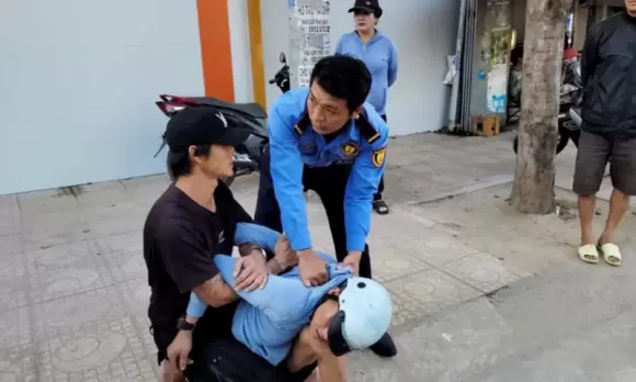 Nhân viên bảo vệ có quyền khám người hay không?