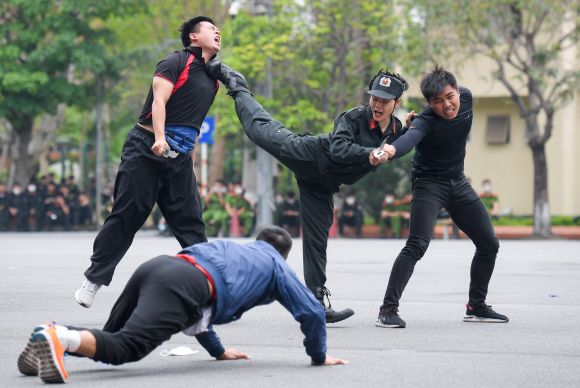 Xử lý sao khi bảo vệ không thể “giải tán đánh nhau”