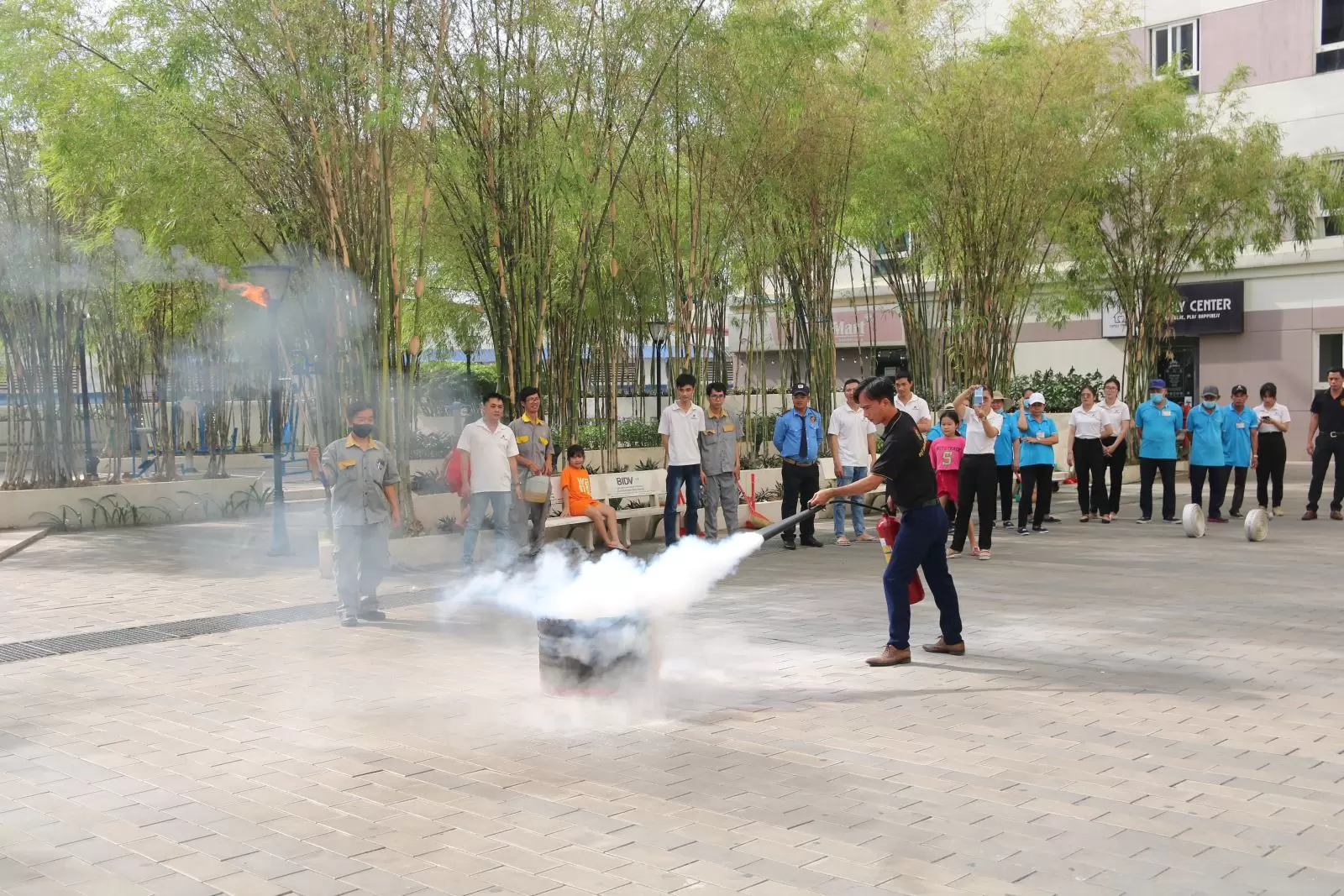 Vì sao bảo vệ cần có chứng chỉ nghiệp vụ và phòng cháy chữa cháy?