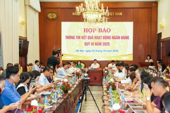 Thủ tướng Phạm Minh Chính: Quyết tâm không để người dân sống trong cảnh "màn trời chiếu đất" sau bão lũ