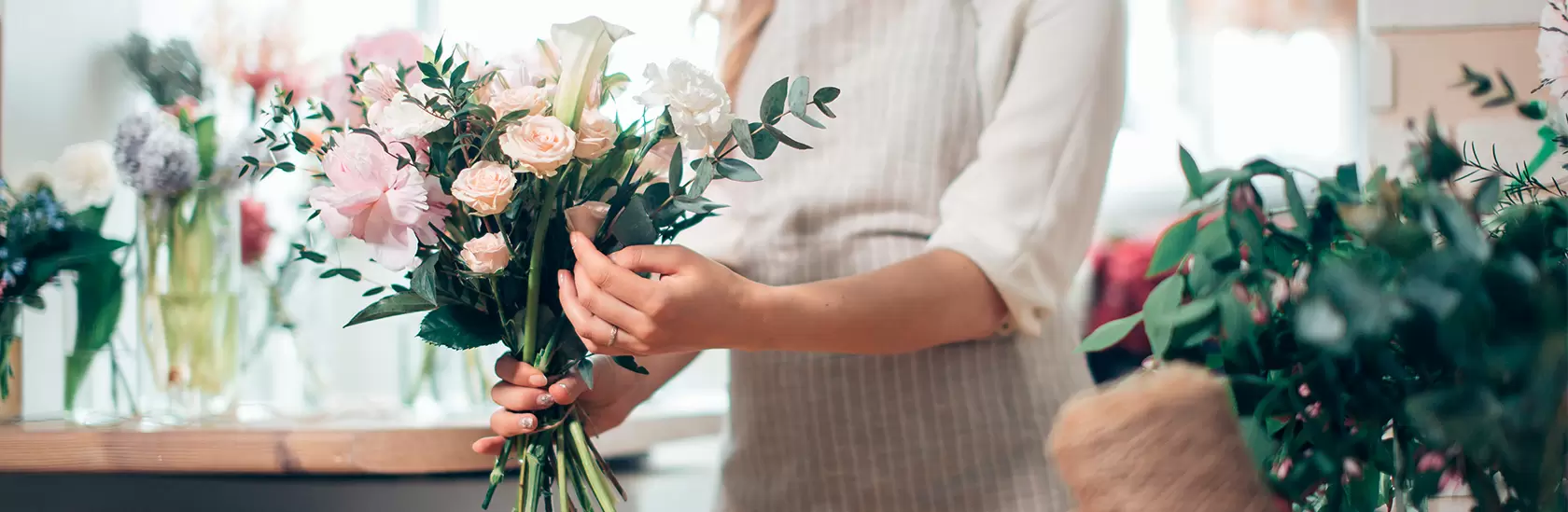 TRAO HOA - TRAO YÊU THƯƠNG