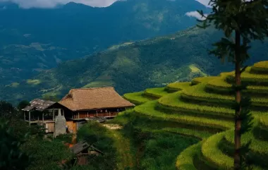 Đông Bắc: Bắc Kạn - Hồ Ba Bể - Cao Bằng - Thác Bản Giốc - Đồng Văn - Làng Lô Lô Chải - Lũng Cú - Hà Giang