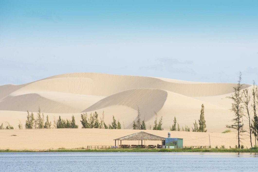 Du Lịch Phan Thiết Thanh Minh Tự – Hana Beach – Làng Chài Xưa – Lâu Đài Rượu Vang                 