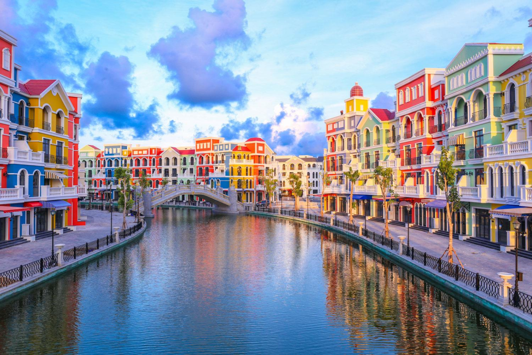 Du Lịch Phú Quốc: Thị Trấn Địa Trung Hải – Vinpearl Safari – Grand World